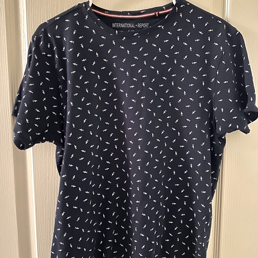 Men’s Shirt, Size Small